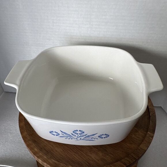 Vintage Corning Ware Blue Cornflower Casserole A-1 1/2-B 1.5 Qt. with Pyrex Lid - Picture 3 of 10
